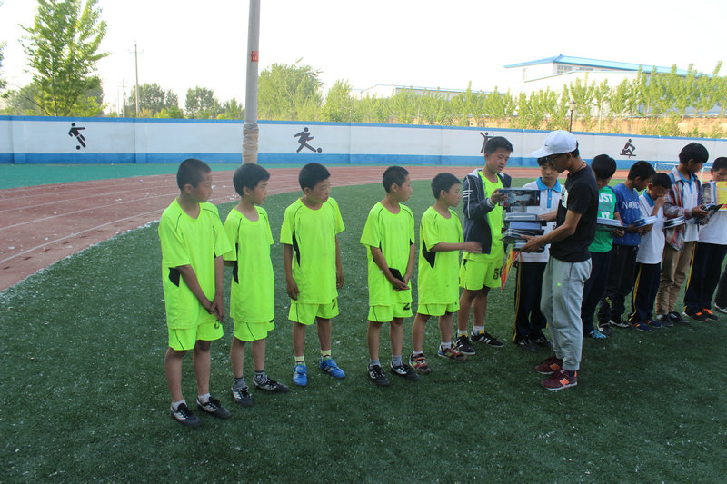 青春如火超越自我全力以赴,青春如火超越自我拔河比赛