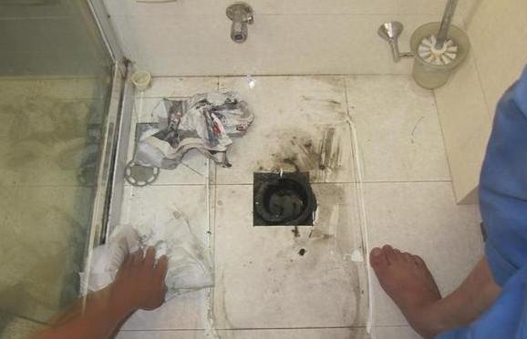 卫生间马桶拆了臭怎么解决,卫生间忽然返臭味