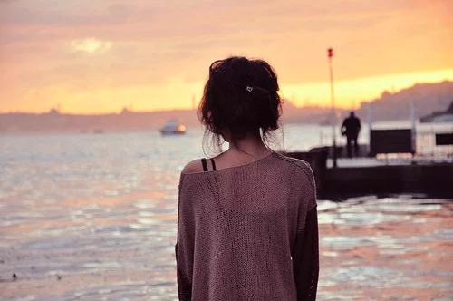 感情中最怕遇到渣女,爱情里遇到烂人