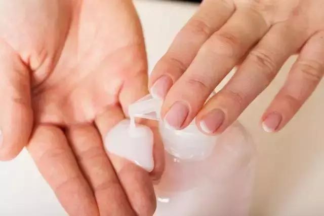 怎样卸妆才干净？卸妆不对，分分钟毁容！