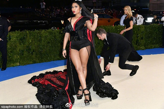 大幂幂大表姐美得稳妥可我更喜欢“玩很大”的日日和水果姐！