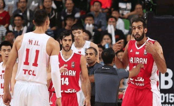 中国男篮朱芳雨打架,中国男篮最铁血的一战视频朱芳雨