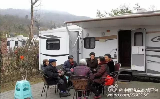 四川房车露营,川藏线上最火的房车露营基地