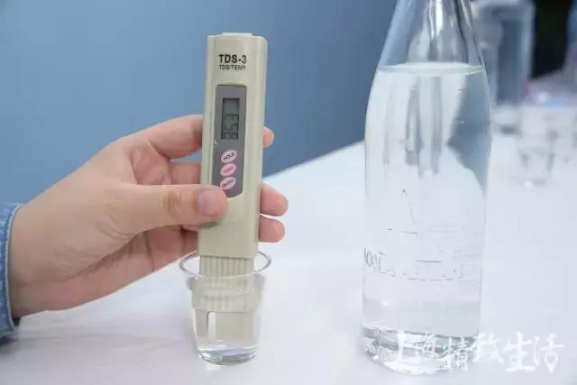 为这篇矿泉水测评，我们误了24小时的飞机，20瓶水，拿去不谢