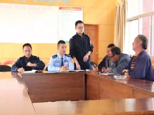 五一交警在岗守护平安路,五一交警在岗守护平安简报