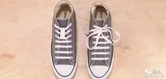 帆布鞋鞋带懒人免系鞋带慢动作,懒人不用解鞋带的鞋子