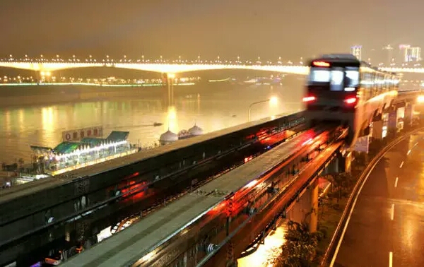 “飞翔”的轻轨，代号名为“乐宝”，它“咆哮”啦！