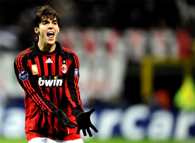 在街头潮流这个坑爹圈子里，足球似乎一直处于边缘，格格不入