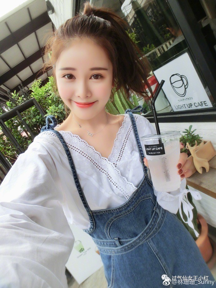 网红以前照片和现在照片转换,千万网红晒旧照对比现在