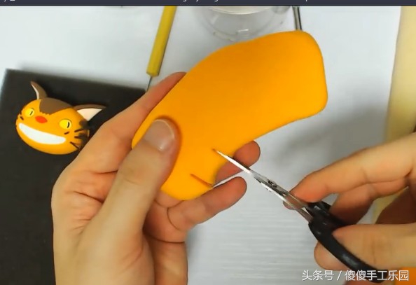 创意diy粘土制作,还记得宫崎骏动画里的(龙猫)猫巴士吗