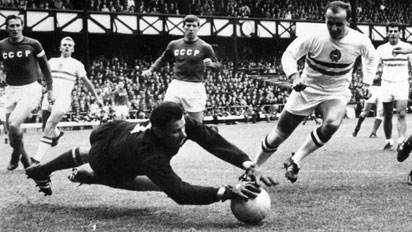 20大足球历史巨星排名,足球历史排名前10位球员