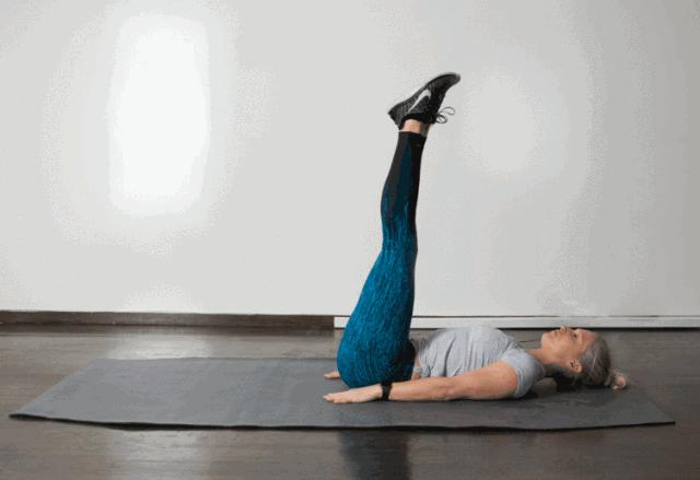 8分钟床上瘦腰减腹练出马甲线,最简单有效减腹练马甲线动作