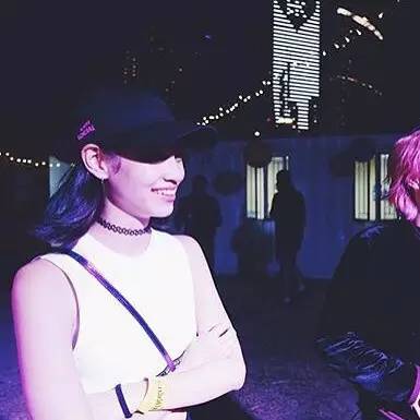 5分钟赚100万美金的潮流单位，幕后主脑竟然是一个不受欢迎的怪人？