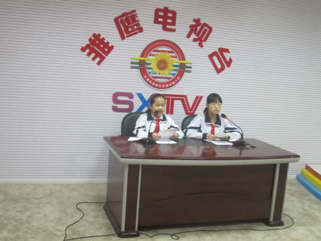 关注小美直播,关注小美头条号