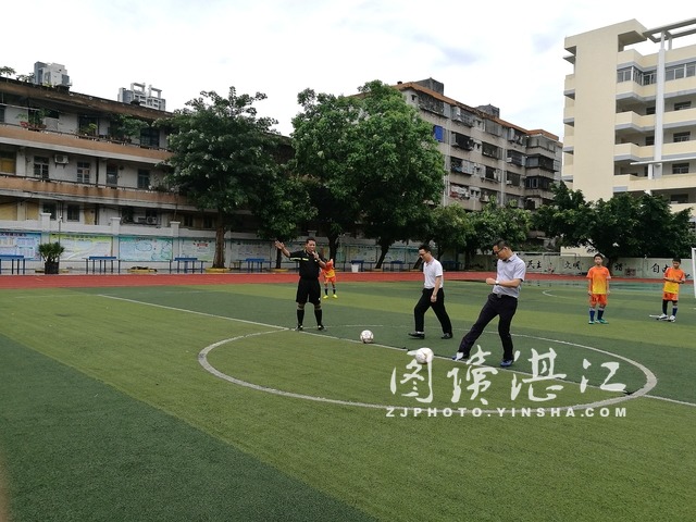 黄隆中心小学足球比赛,赤坎足球比赛视频