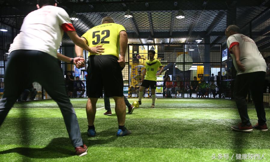 斗牛大赛铁笼,铁笼足球比赛完整视频