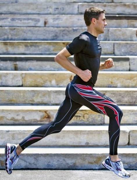 健身压缩衣有用吗,健身时怎么穿紧身衣