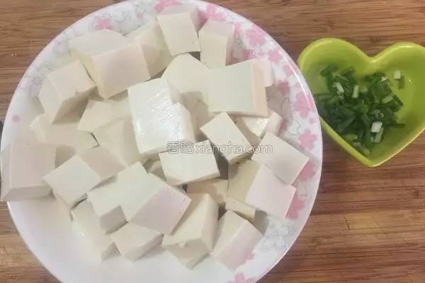 吃素就吃蛋白质丰富得豆腐，好吃到连盘子都能吃掉