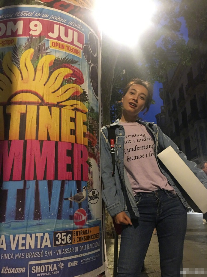 吴昕巴黎街拍图片,吴昕维嘉拍照