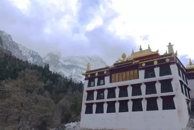 最真实稻城亚丁航拍,一分钟感受稻城亚丁景点