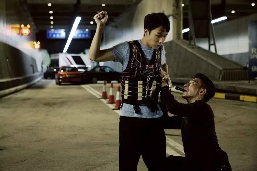 刘德华炸隧道电影,刘德华爆破专家戴的卡西欧