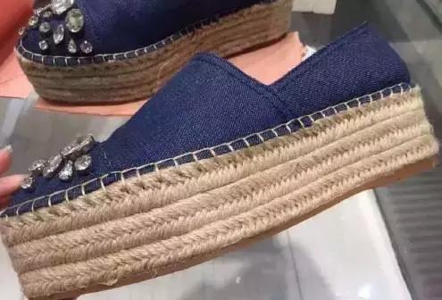 夏天选这几款凉鞋好穿还好潮 (怎么样的凉鞋耐穿又好看)