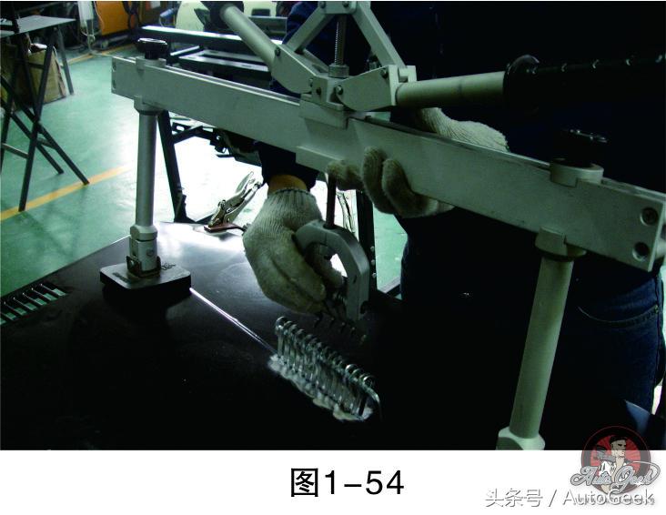 汽车发动机盖钣金凹陷修复,汽车引擎盖钣金修复视频教程