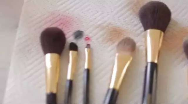 化妆刷怎么消毒,化妆刷清理教程