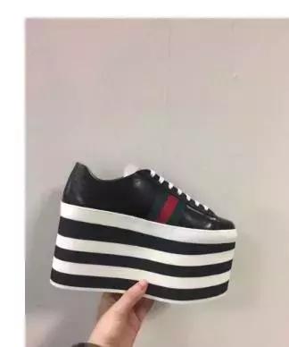 夏天选这几款凉鞋好穿还好潮 (怎么样的凉鞋耐穿又好看)