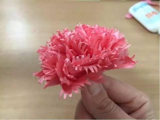 母亲节礼物手工康乃馨用卫生纸折,母亲节的康乃馨怎么做视频