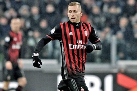 吴昕看马德里竞技比赛,吴昕韩国拍照