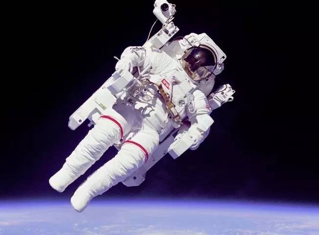 防晒帽和防晒伞哪个更实用,遮阳伞和防晒衣哪个防晒效果好