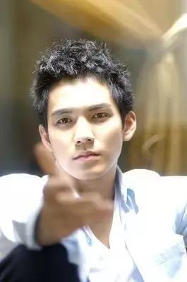 现在就只有“霸道总裁要上我”才能满足老夫抖M的少女心啦！