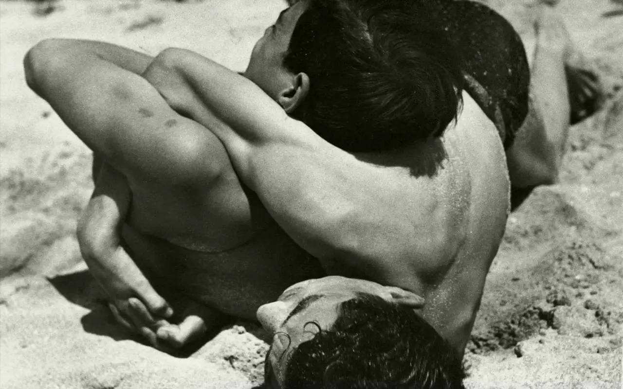 耳鬓厮磨是什么感觉,耳鬓厮磨的含义是什么