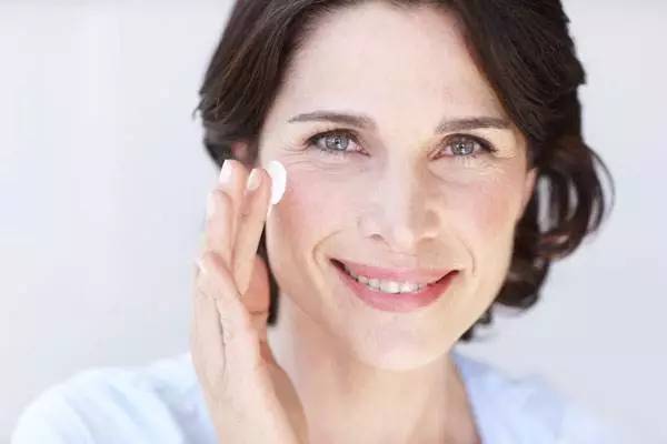 揭秘｜爱它，高贵冷艳又神秘（下）-保湿抗老精华篇