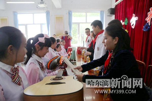百件乐器“演奏”派特森公益序曲新一小学有了自己的民乐队