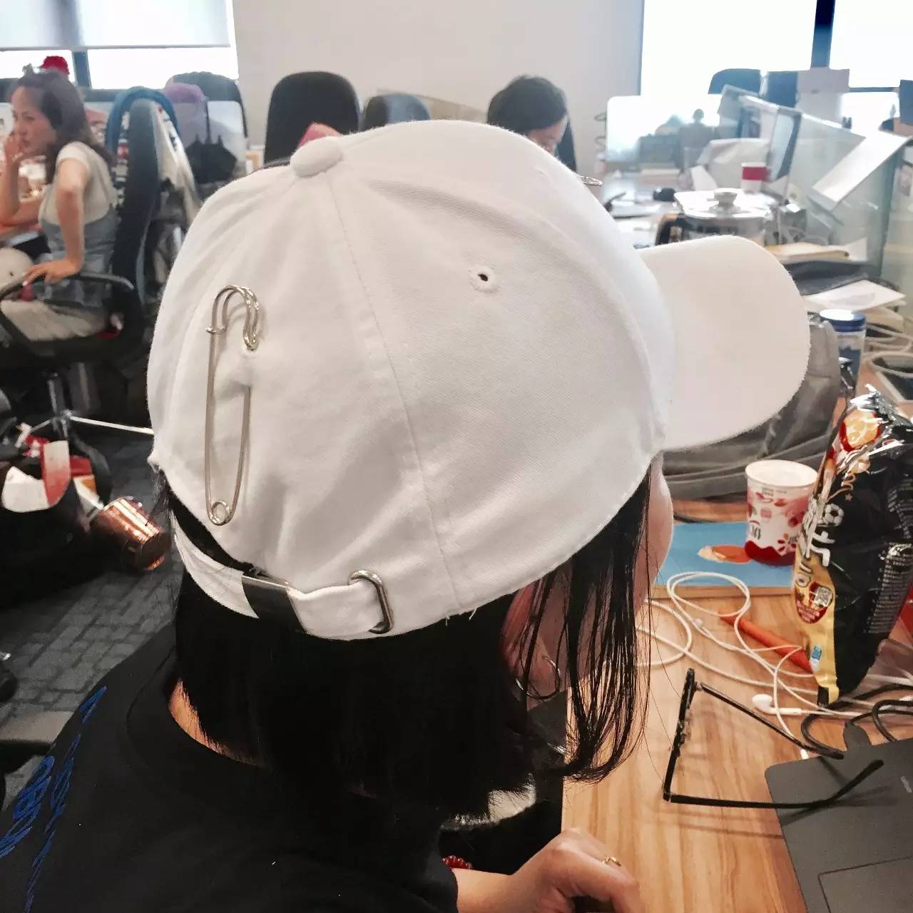 自己制作的可爱别针小物件,固定衣服的小别针怎么让它更稳固