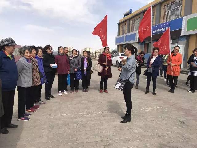 「多彩白云」区红十字会开展“世界红十字日”活动｜矿二小举行经典古诗文诵读表演｜包十八中学与包钢一中举办高三备考交流活动