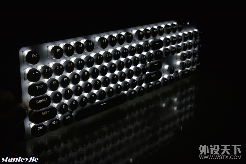 腹灵光轴机械键盘怎么样,红轴104机械键盘测评