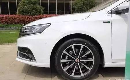 荣威i6plus手动豪华版,荣威i6手动真实油耗