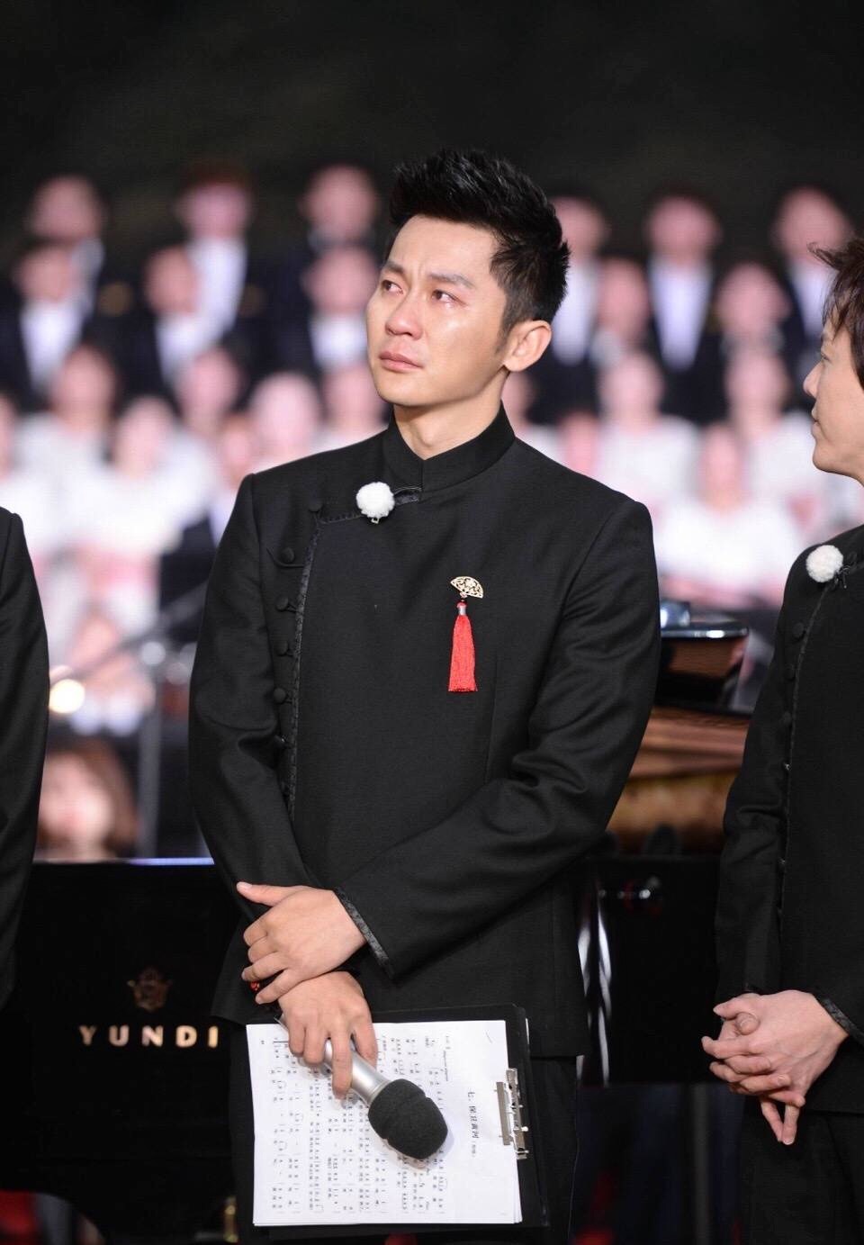 李晨哭成泪人视频,李晨哭了郑恺