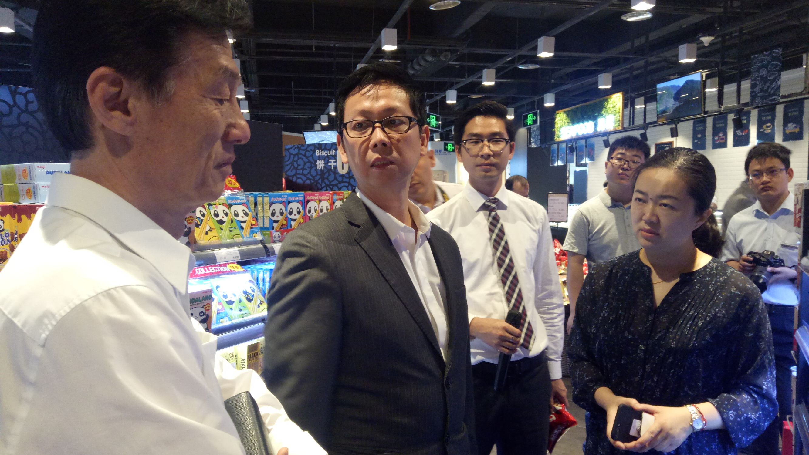 马来西亚“一带一路”总商会郑州综合保税区参观考察进行时