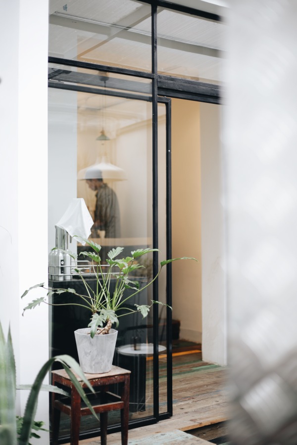 他将厦门的民宅改造成烘焙馆，每周邀请100位陌生人喝精品咖啡