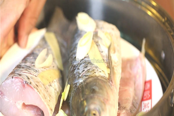 鱼肉怎么做不腥不老口感滑嫩？记住6个诀窍，放心吃！