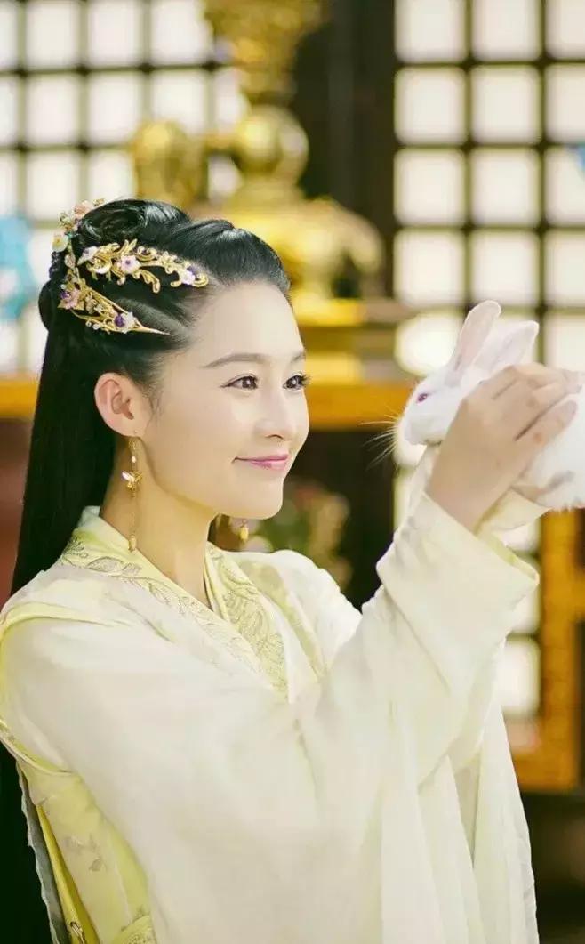 信了护肤品能补水的邪！难怪志玲姐姐的少女肌和我无缘