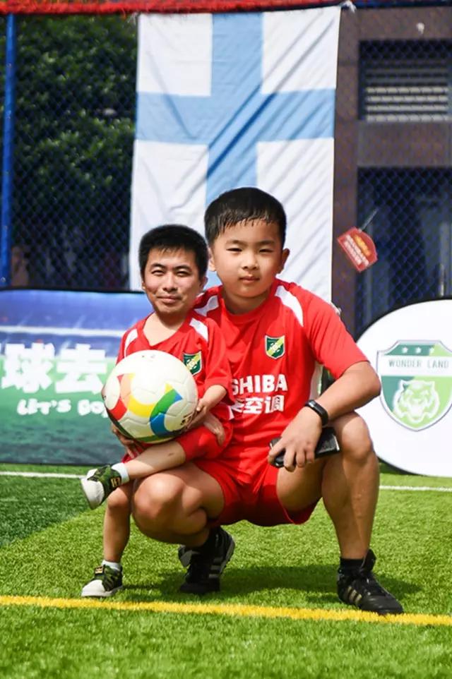 踢球去“变形计”，绿城小将玩转“换脸”，毫无违和感！