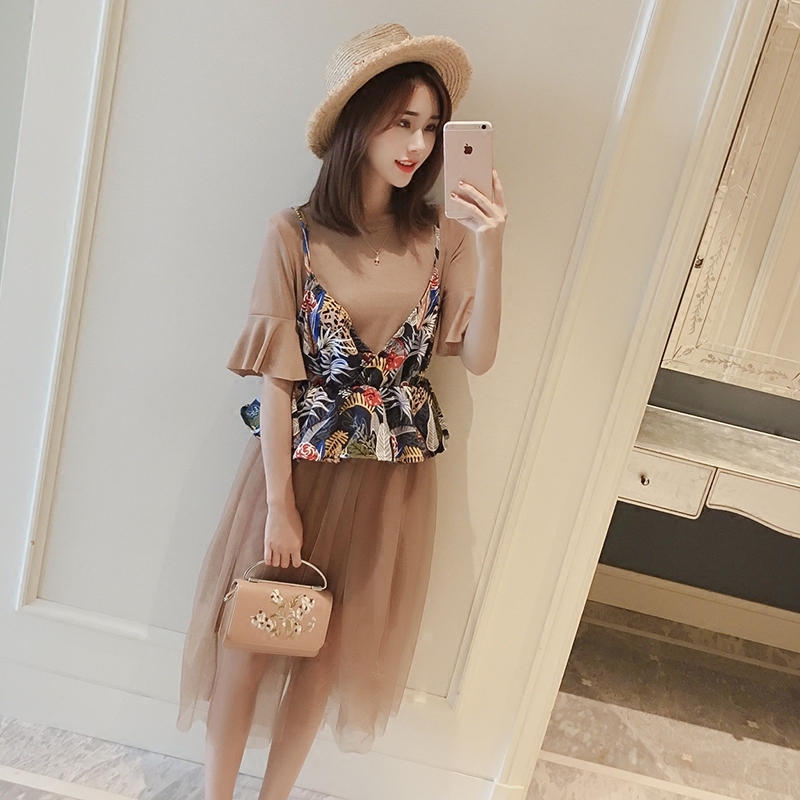 女士秋天连衣裙30-40岁,秋天必买的4款连衣裙时髦又好看