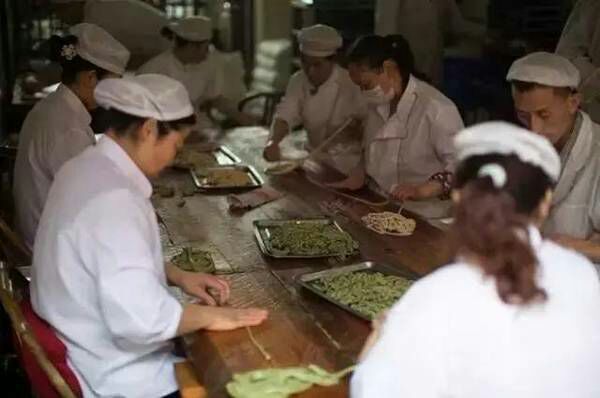 宁波南塘老街介绍,穿越百年的街市