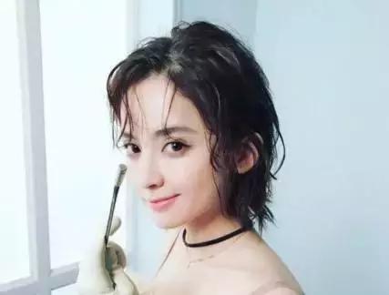 范冰冰罕见短发造型曝光,范冰冰换短发造型