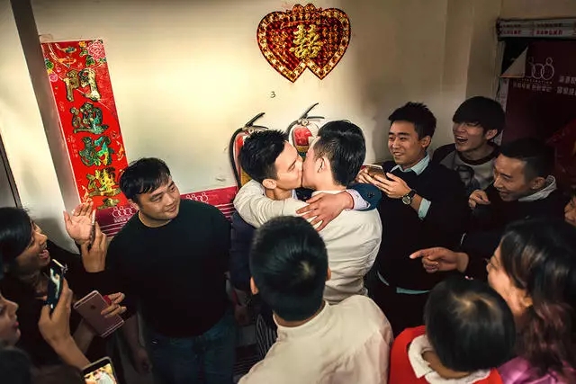 堵门游戏准备几个比较合适,新郎迎娶新娘堵门游戏